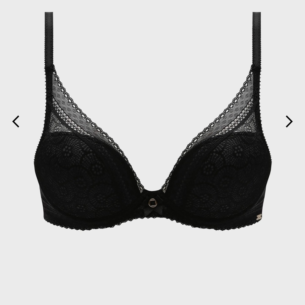 Chantelle “Festivite” black bra w lace overlay.  size 30DDDD - EUC